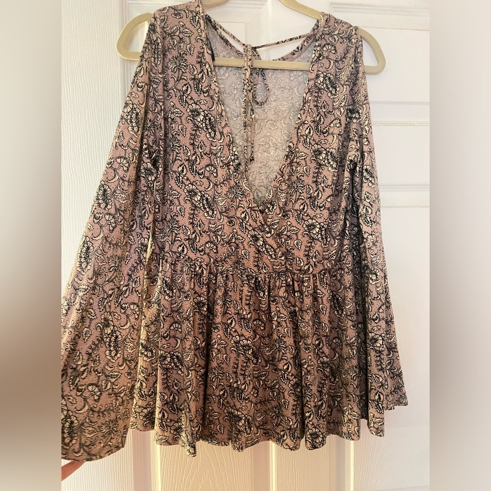 AEO Long sleeve cut out top